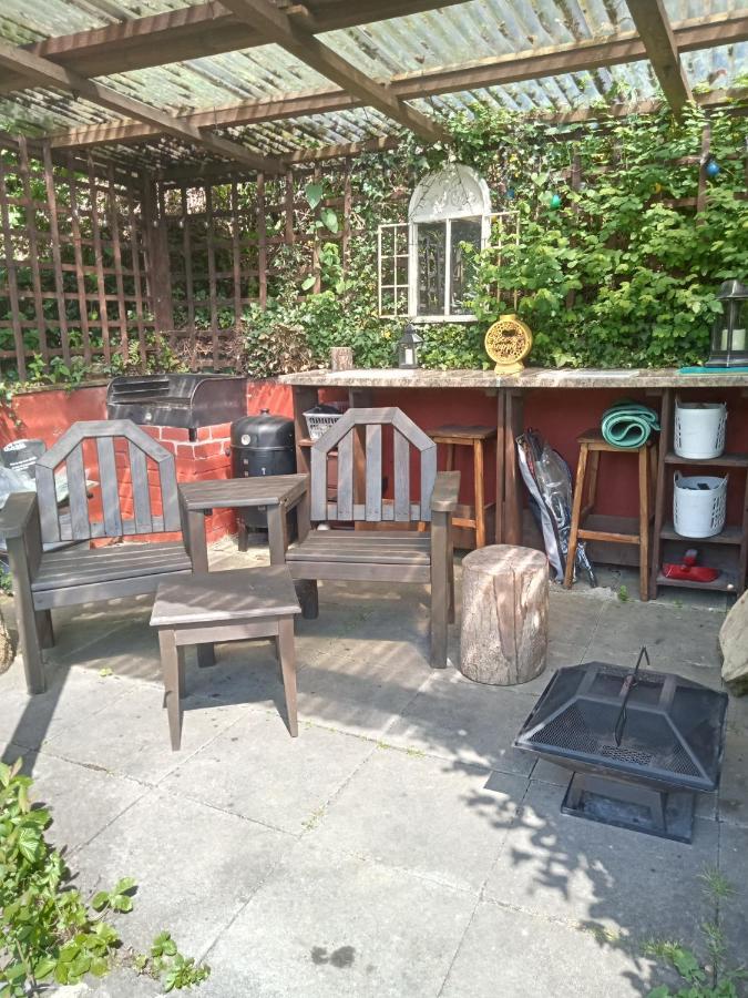 'Morris' The Shepherd'S Hut And Woodland Hot Tub Experience 卡马森 外观 照片
