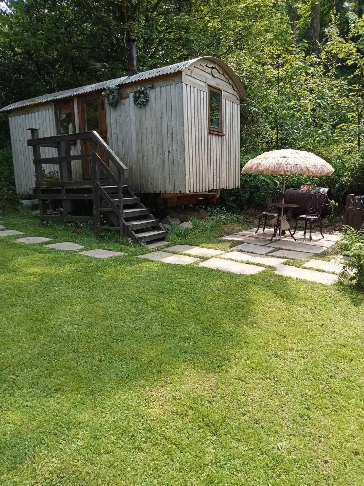 'Morris' The Shepherd'S Hut And Woodland Hot Tub Experience 卡马森 外观 照片